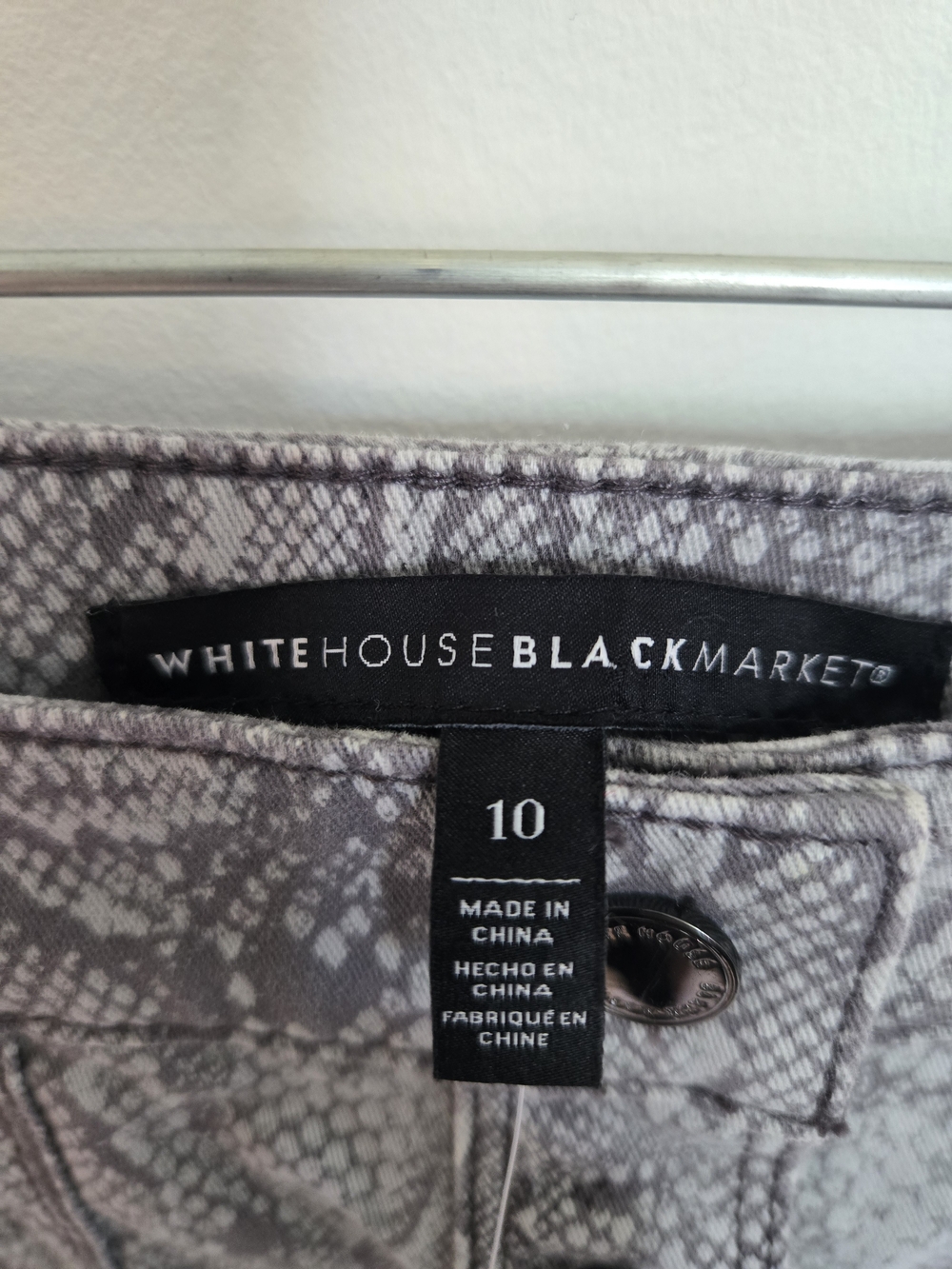 White House Black Market Gray Snake-Print Button Front Mini Skirt Womens Size 10 - Picture 4 of 9